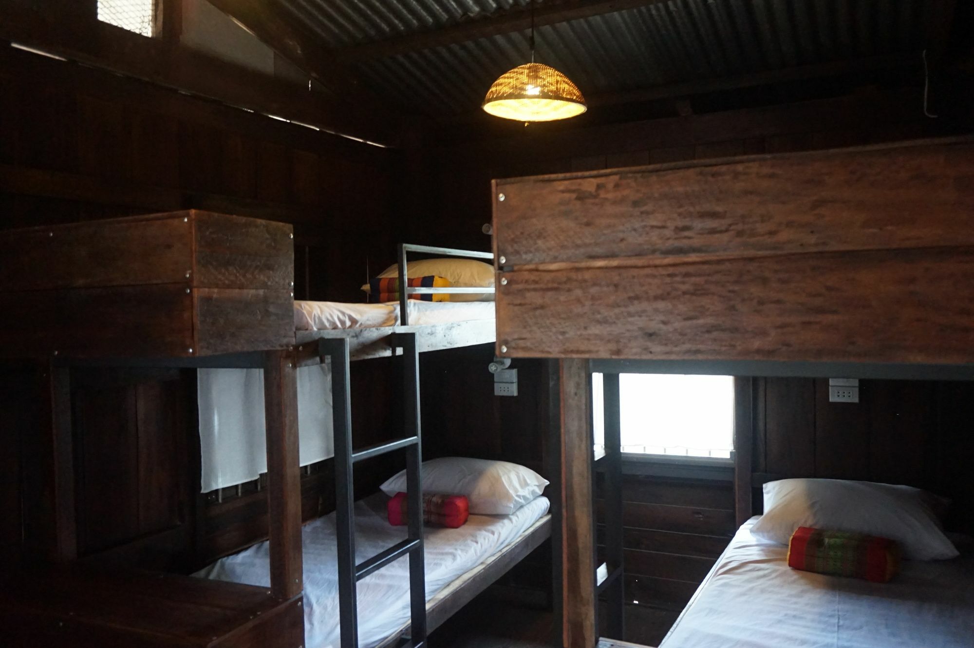 Iamwarin Mini Hostel Warin Chamrap Exteriör bild